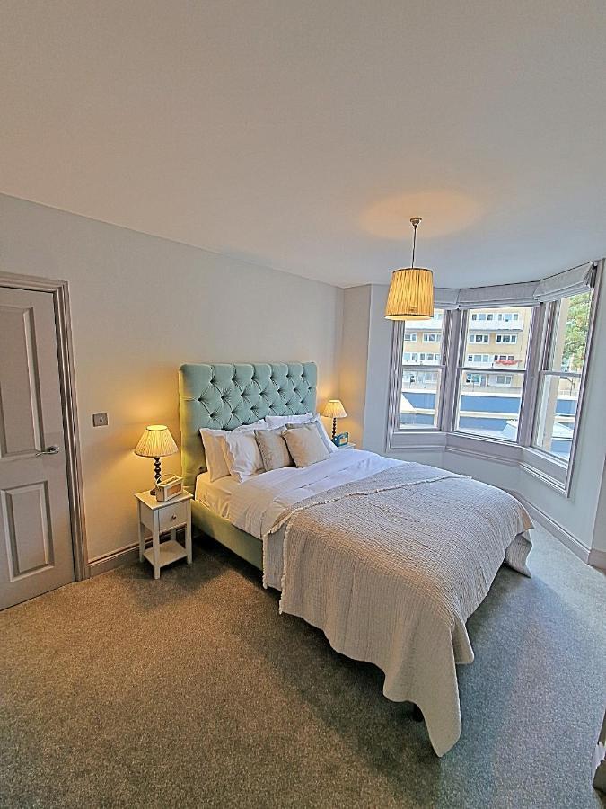 Beautiful Modern 1 Bedroom Apartment, City Centre バース エクステリア 写真