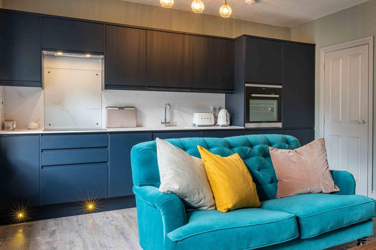 Beautiful Modern 1 Bedroom Apartment, City Centre バース エクステリア 写真