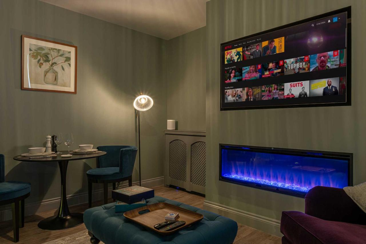 Beautiful Modern 1 Bedroom Apartment, City Centre バース エクステリア 写真