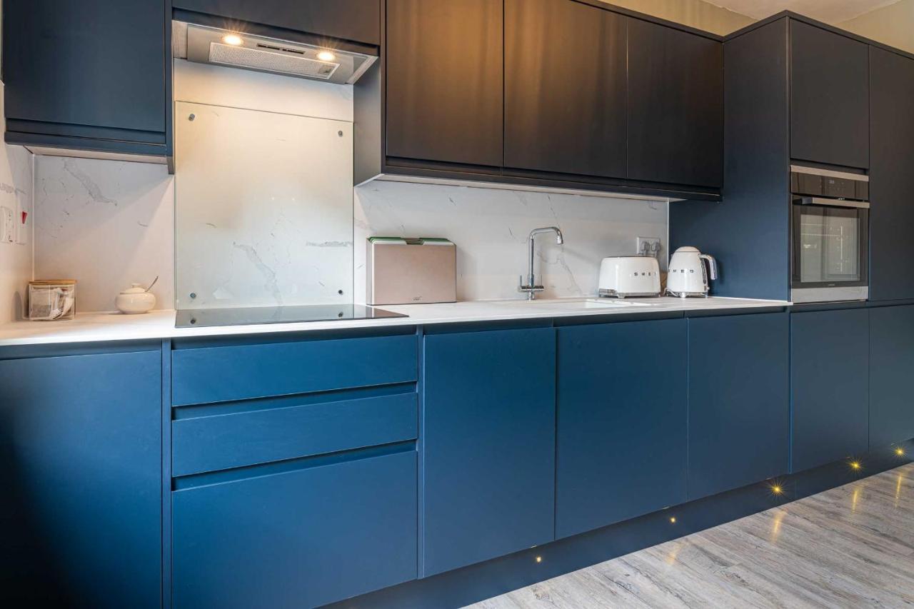 Beautiful Modern 1 Bedroom Apartment, City Centre バース エクステリア 写真
