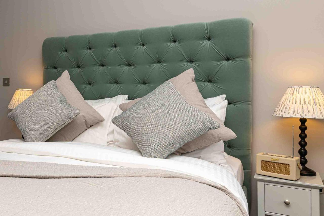 Beautiful Modern 1 Bedroom Apartment, City Centre バース エクステリア 写真