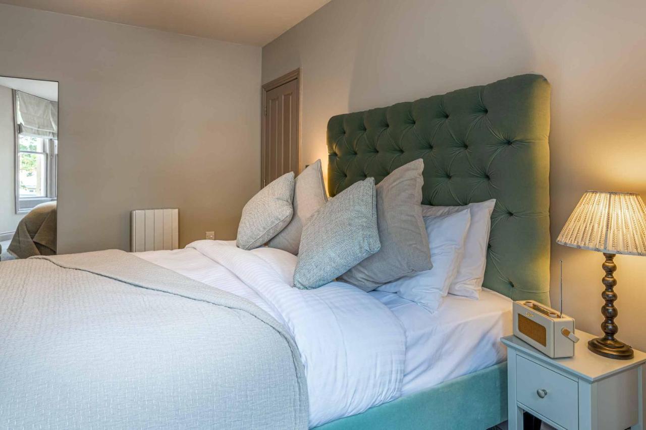 Beautiful Modern 1 Bedroom Apartment, City Centre バース エクステリア 写真
